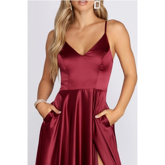 WINDSOR Juliet Formal High Slit Dress Burgundy NWT - Picture 3 of 6